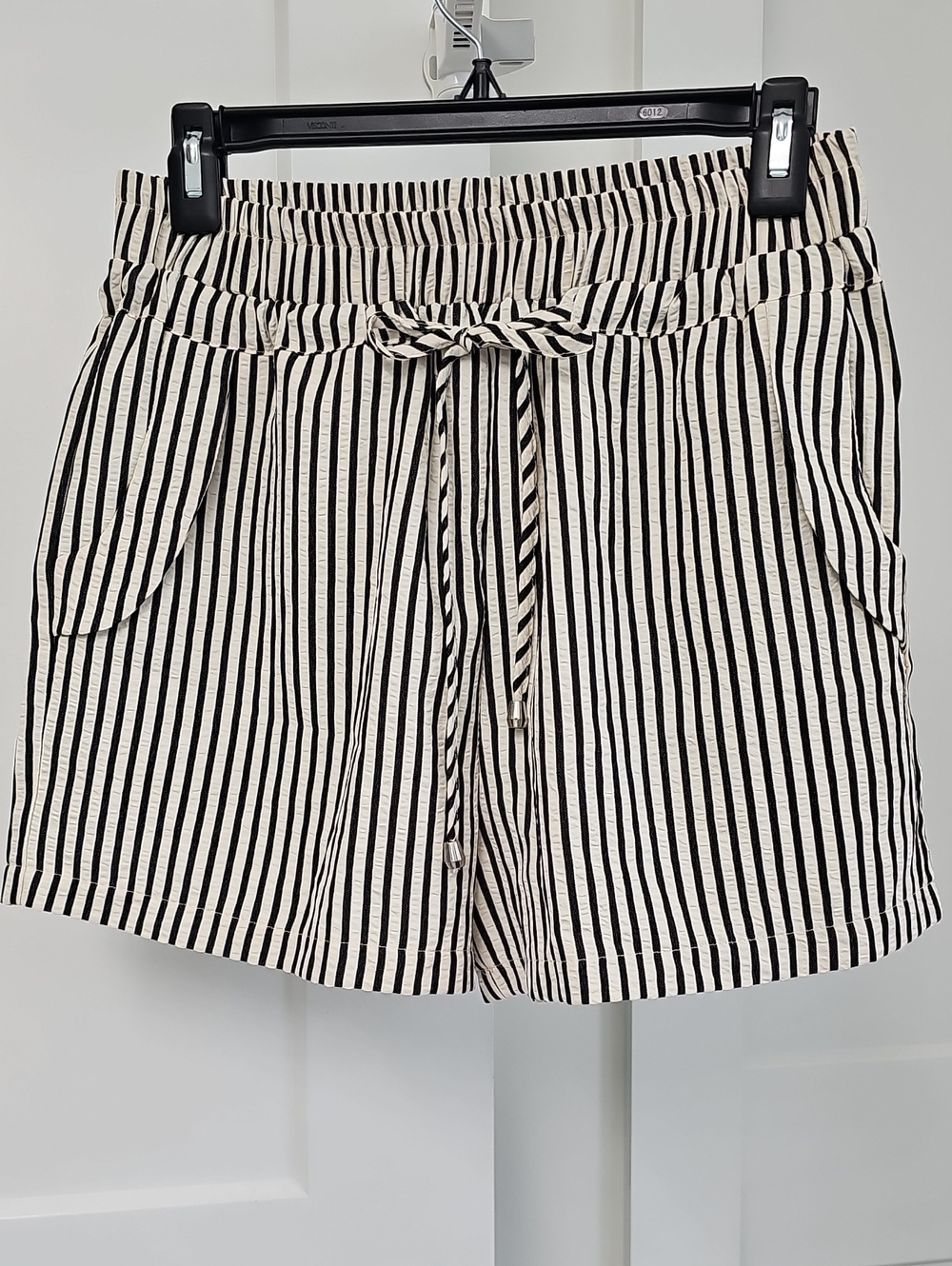 Source Unknown Black & Cream Striped Drawstring Women’s Shorts